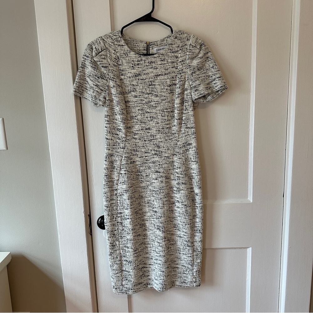 Calvin Klein Boucle Stretchy white & black variegated dress in size 6